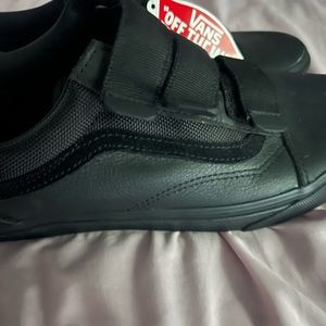 NWT Vans New Skool Velcro leather trainers .Men’s 9, Women’s 10.5